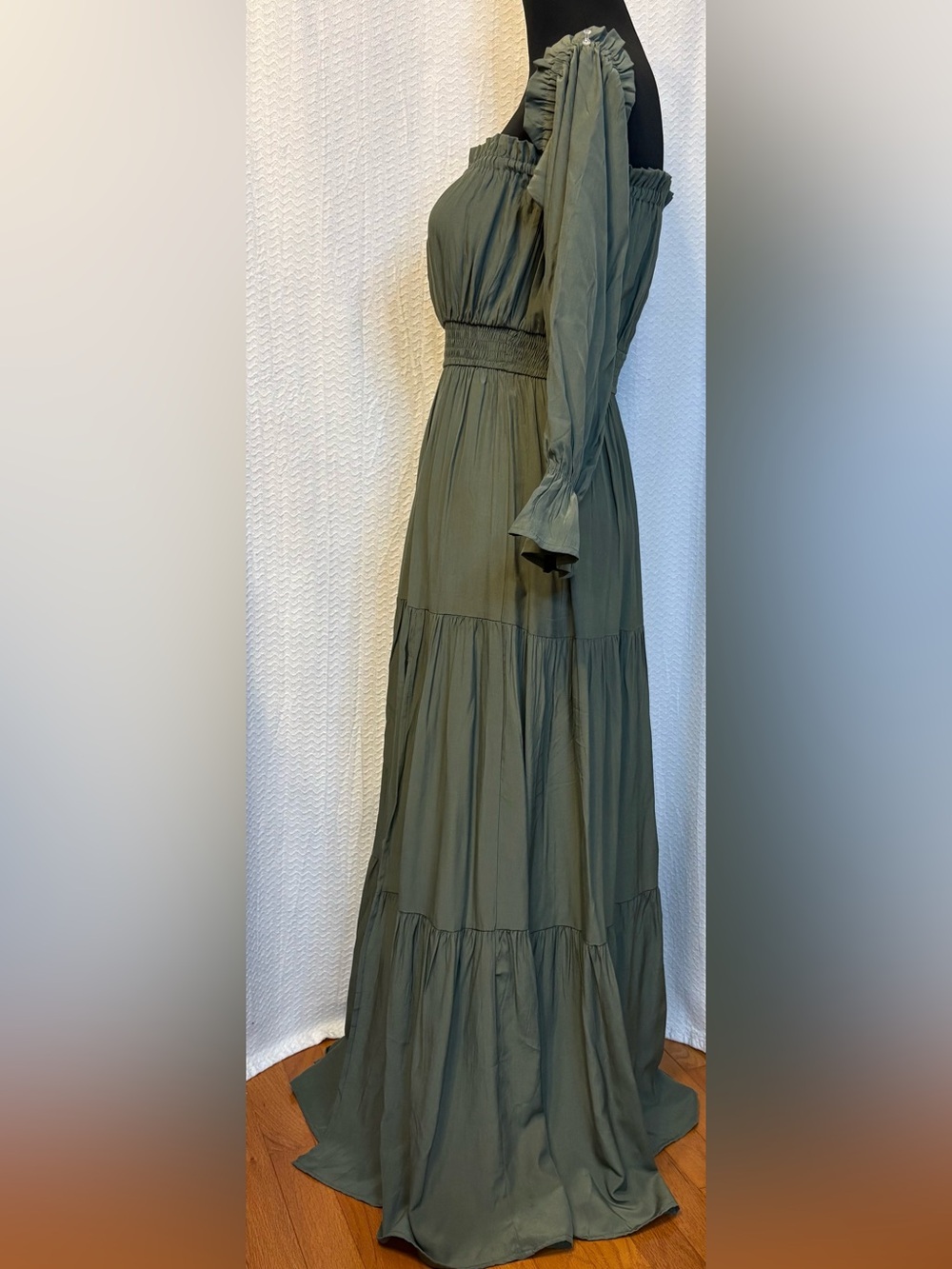 Zesica Off-shoulder, smock waist, tiered maxi dress. Size S - Picture 3 of 8